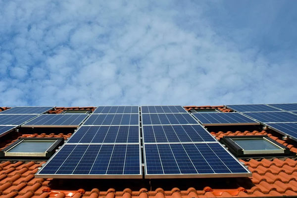 zonnepanelen op een energiezuinige woning